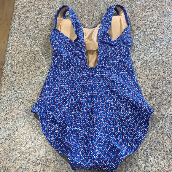 LL Bean swimsuit size 6 - Picture 3 of 5